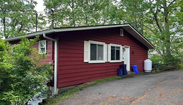 Mountain Chalet, Close to Downtown, Dog Friendly