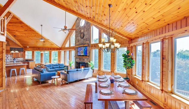 Mountain Chalet ~ Heated Pool ~ Spa ~ Sauna ~ Gorgeous Views ~ 2 Fire Pits