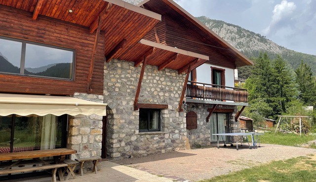 Mountain chalet in the heart of Mercantour at the foot of La Colmiane station