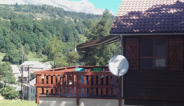 Mountain chalet nearby ski slopes and hiking trails