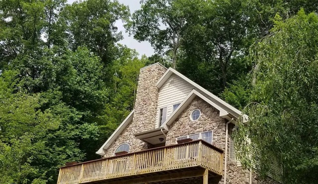 Mountain Chalet, wildlife, views, within 5 minutes of everything at Eagle Rock