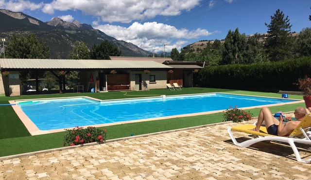 Mountain chalet with pool access, children's play area, restaurant and pizzeria.
