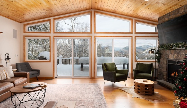 Mountain Chalet with Stunning Views & Private Hot Tub