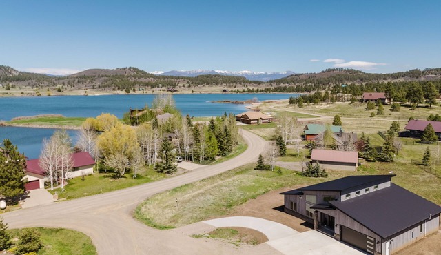 Mountain-Chic Escape | Hot Tub, Views & AC