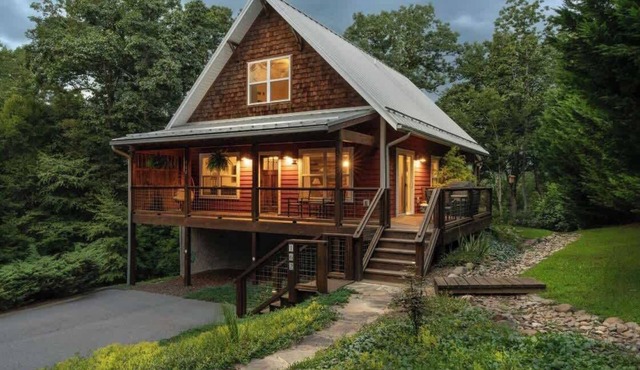 Mountain Cottage Comfort - Highly Rated - King Beds - A+ Location - Fast WiFi