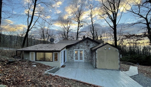 Mountain Cottage Near Scenic State Parks and Hiking Trails Great for Large Group