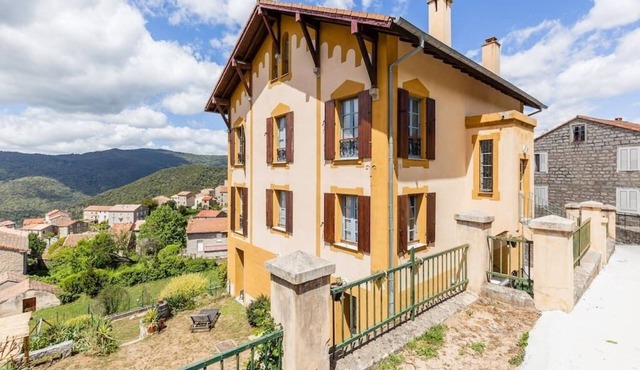 Mountain cottage with 8 bedrooms