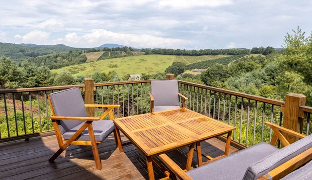 Mountain Cottage with Long-Range Views