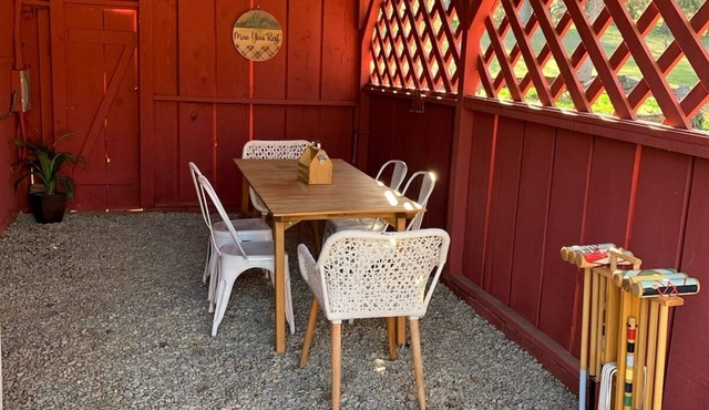 Mountain Cottage with creek and accessible trail and pond near Yosemite!