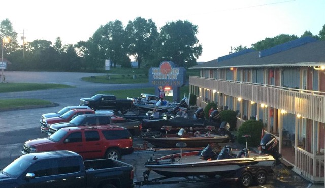 Mountain Country Motor Inn