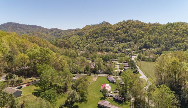 Mountain Creek Luxury Home W/Hot Tub, WiFi, & HBO