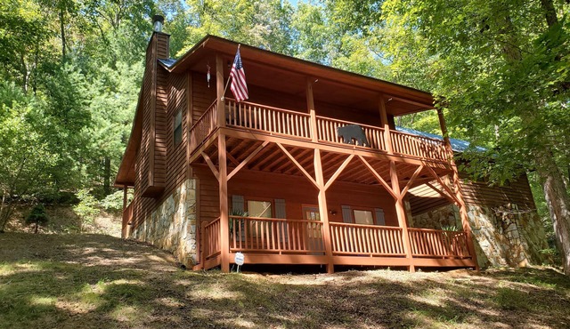 Mountain Creek Retreat - 5 minutes from Downtown Murphy - Secluded