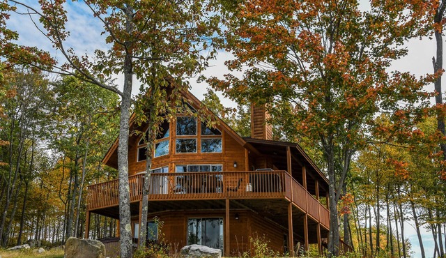 Mountain Dreams | Billiards, Hot Tub, Views + Location!
