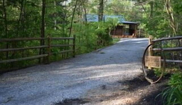 Mountain Dreams ~ Your very own private and rustic mountain retreat!