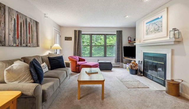 Mountain Escape 3 BR Condo at Okemo w/Fireplace