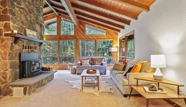 Mountain Escape, Game Room, BBQ, Fireplace, Sleeps 8