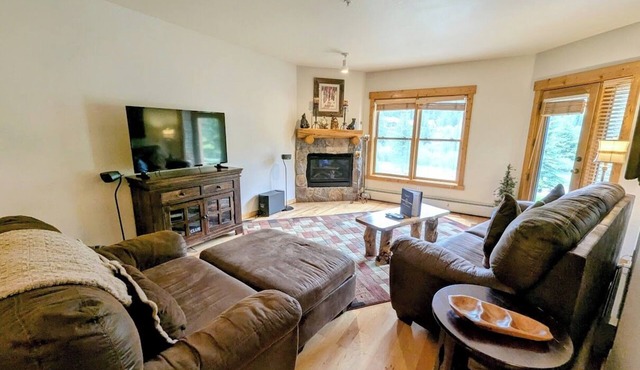 Mountain Escape | Hot Tubs, Deck & Views
