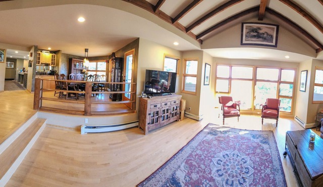 Mountain Escape, Prestigious Kerr Gulch Valley!