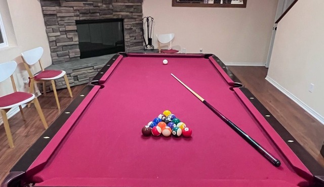 Mountain Escape: Sleeps Multiple Families with Pool Table & Game Room
