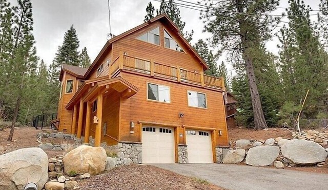 Mountain Escape, Hot Tub, Near Trails & Resort