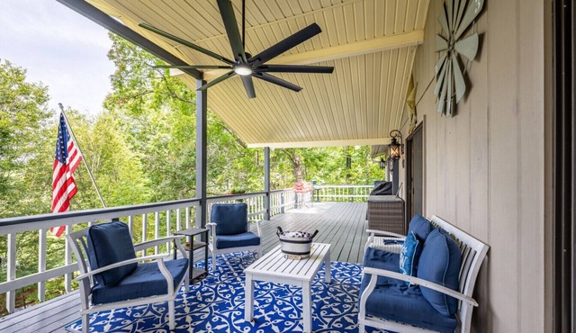 Mountain Escape w/Game Room & Smoky Views!