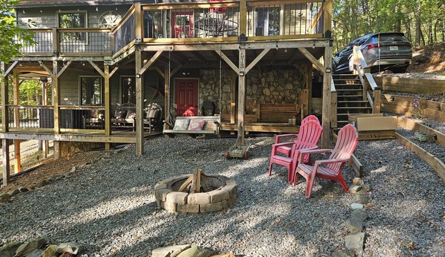 Mountain escape with breathtaking views! 15 Min to 2 Whitewater Rafting Rivers!