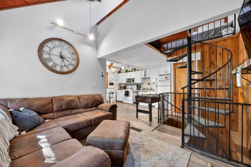Mountain Escape with Games & Stargazing cabin