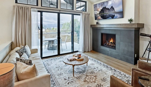 Mountain Escape with Hot Tub & Loft Near Tamarack Resort