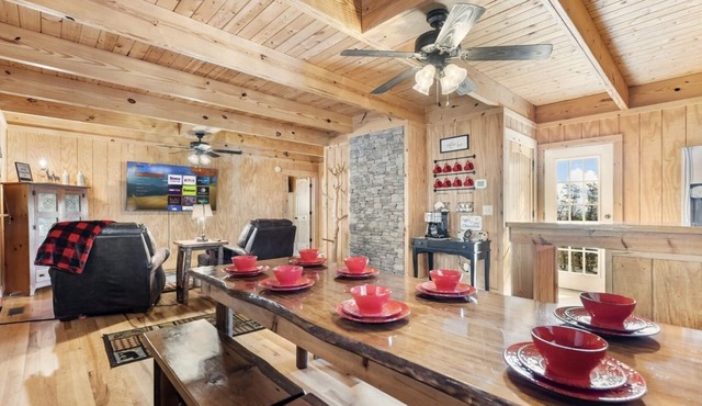 Mountain escape with hot tub