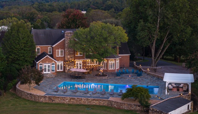 Mountain Estate on 200Acres Ranch, Blue Ridge Views, Top Amenities, 20Min to SNP
