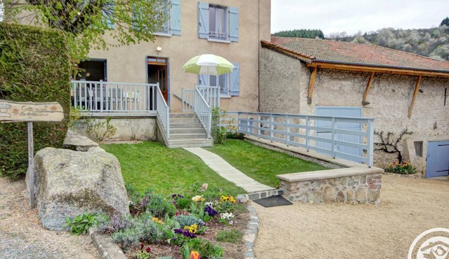 Mountain family cottage with comfort and private garden