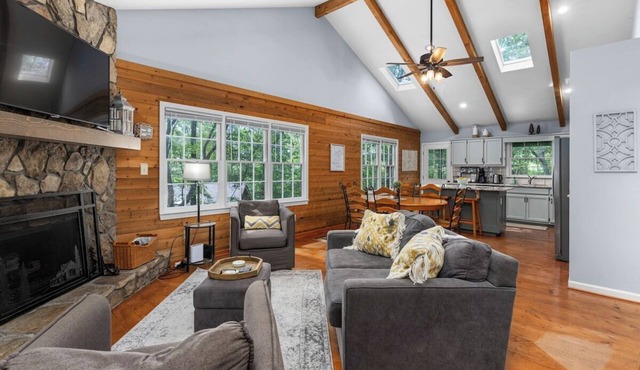 Mountain Family Escape! Game Room, Walk to Lake and Park