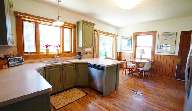 Mountain Family Farmhouse w/Teton Views