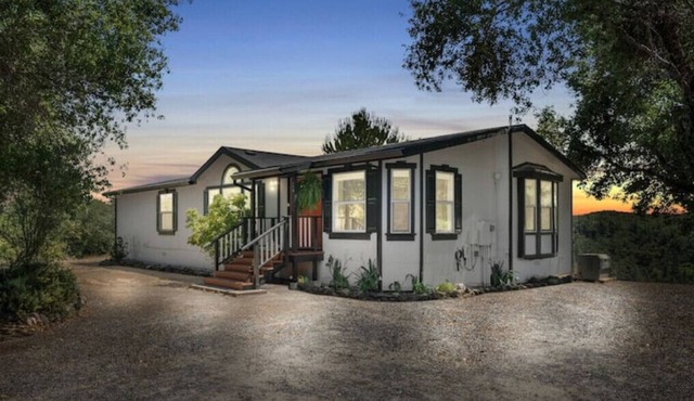 Mountain Family & Pet Home - Hot Tub - Hiking Trail - Valley Back Yard View