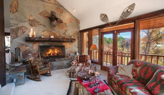 MOUNTAIN FAVORITE - ASPEN RIDGE, HOT TUB, FULL VIEW OF SKI SLOPES, WOOD BURNING FIREPLACES