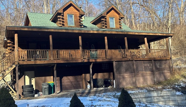 Mountain feel/10 minutes from the city!