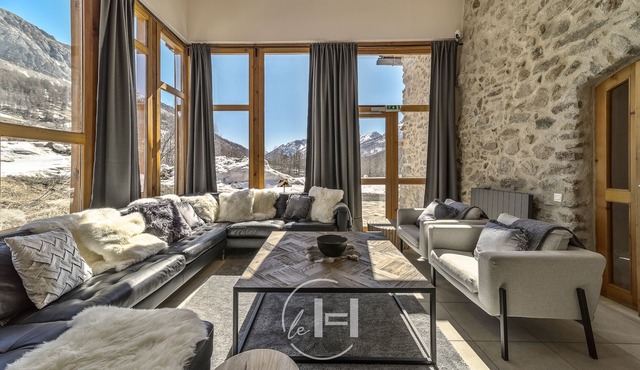 Mountain chalet -S'erre Chevalier Parc des écrins ski vtt hiking