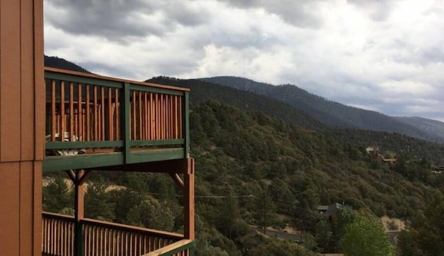 Mountain Getaway with Expansive Beautiful Views