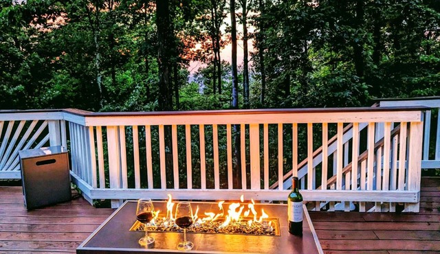 Mountain Getaway - 7 beds, 2 King - Large Common Area