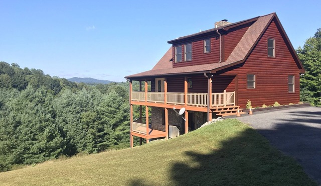 Mountain Getaway Chalet by the New River with Sunset Views and deers to feed