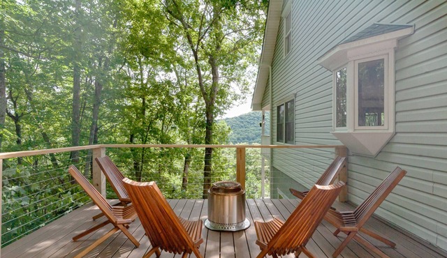 Mountain Getaway~Hot Tub~Fire Pit~Lake Glenville ~Fully Equipped Kitchen