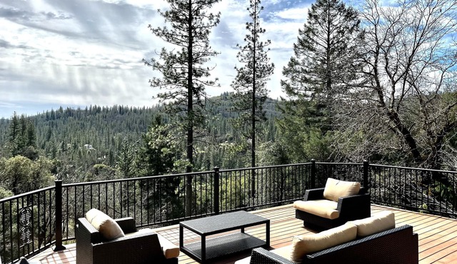 Mountain Getaway, just 6 miles away from town!