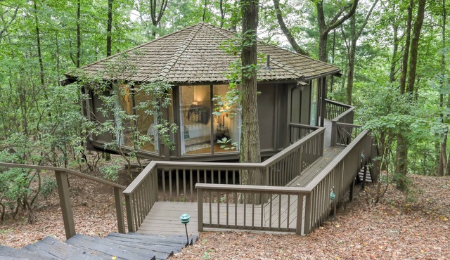 Mountain Getaway Nestled In The Foothills of The Blue Ridge Mountains.