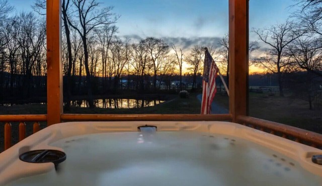 Mountain Getaway - Pondside Pet-Friendly Lodge