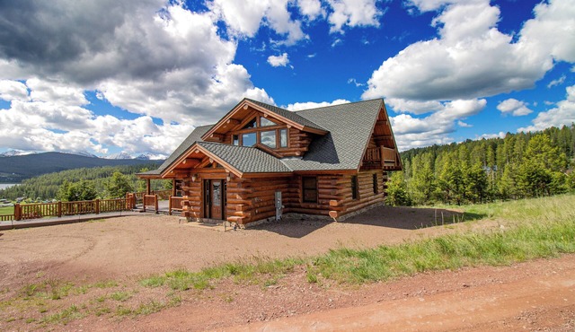 Mountain Getaway w/additional Bunkhouse Apartment!