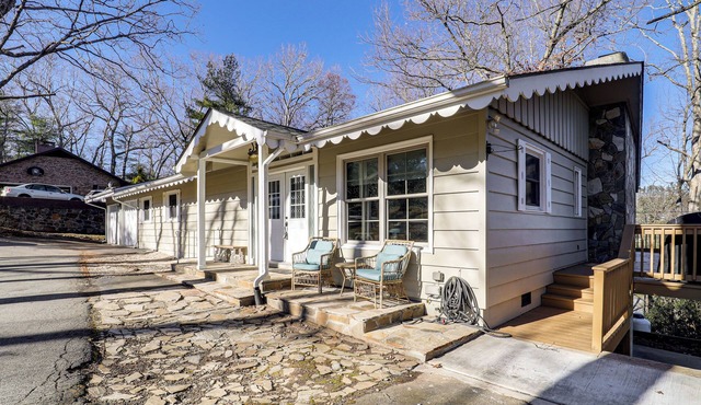 ‘Mountain Golf’ Family Home w/Deck in Spruce Pine