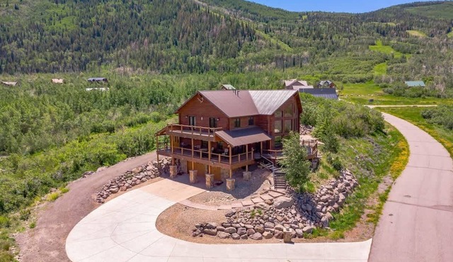 Mountain Haus: Hot Tub, Views & Ski Access