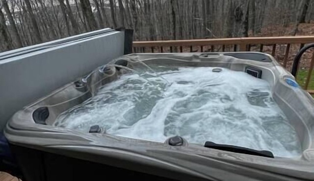 Mountain Haven – 4BR/4BA Hot Tub & Shuttle to Ski Slopes!