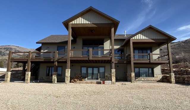 Mountain Home (basement apartment) - stunning views, hot tub!