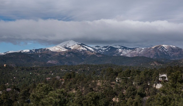 Mountain Home close to Downtown with Stunning Views of Sierra Blanca